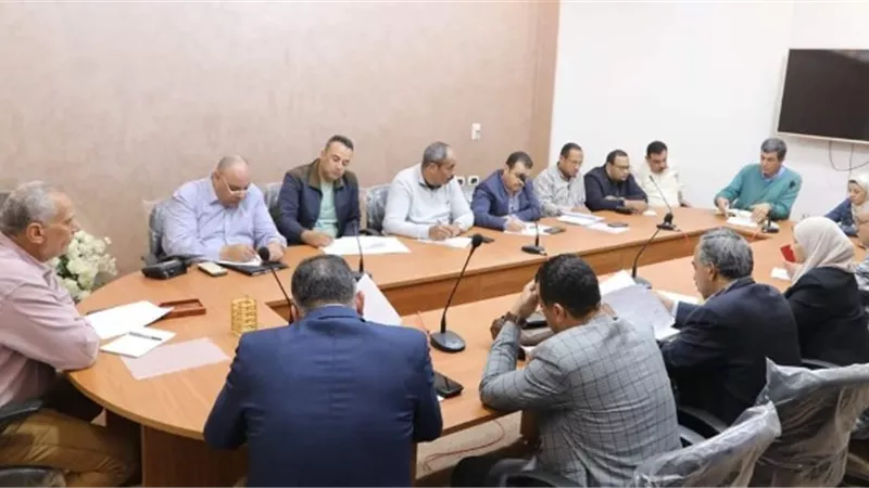 سكرتير مساعد المحافظة يترأس مجلس تنفيذ المعرض الزراعى بالخارجة
