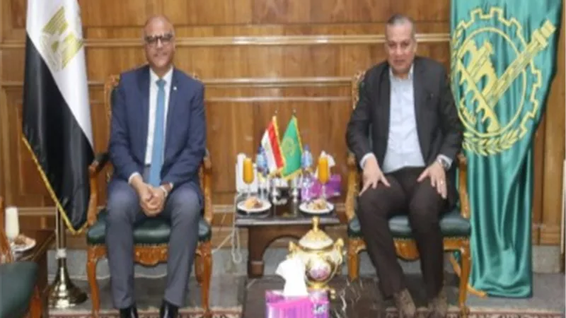 محافظ القليوبية يبحث استثمار عدد من الأراضي بـ 3 مدن