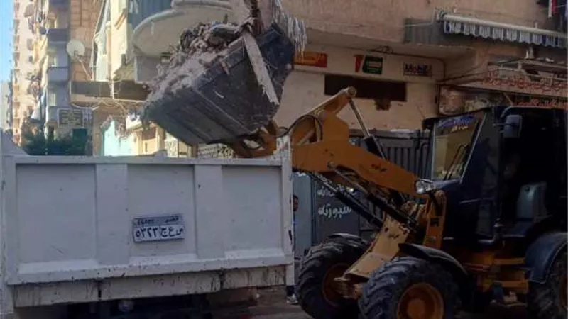 رفع ٦٠ طن اتربه ورديم وانقاض بغرب الاسكندرية