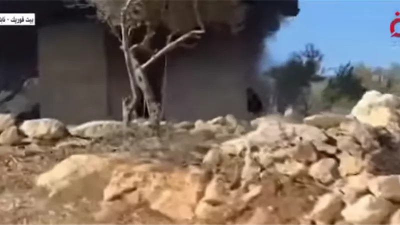 مستوطنون يشعلون النار في سيارة ومنزل ببلدة بيت فوريك شرقي نابلس.. فيديو