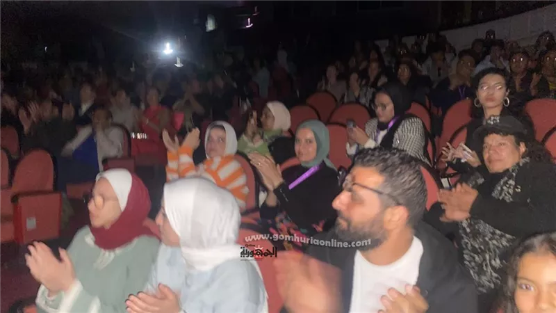 تصفيق حار من الجمهور بعد عرض فيلم 