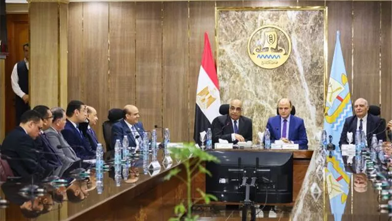 وزير العدل ومحافظ كفرالشيخ يناقشان عددًا من الملفات القضائية