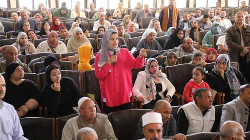إنشاء مدرستين وتطوير ملعب رياضى بديرمواس