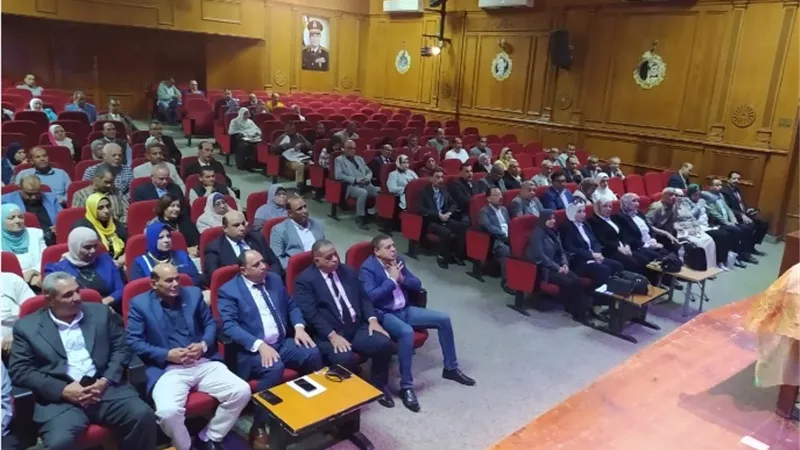 مدير تعليم الجيزة يوجه بمتابعة غياب طلاب الثانوي العام