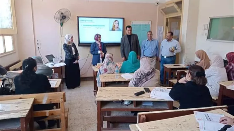دورة تدريبية لرفع الكفاءة المهنية لمعلمى اللغة الإنجليزية بسوهاج