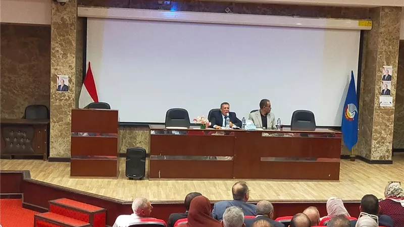 وكيل تعليم البحيرة يعقد اجتماعاً مع ١٨٠ مدير مدرسة بمختلف المراحل