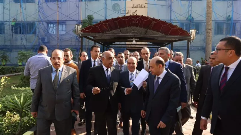 وزير العدل يتفقد مجمع محاكم كفر الشيخ.. صور
