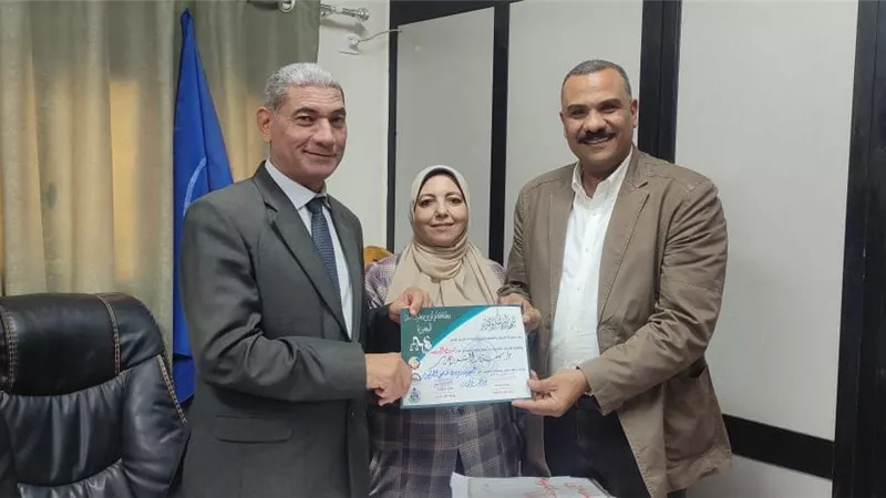مدير تعليم كفرالدوار يكرم منسقى وحدة تكافؤ الفرص ومدراء المدارس