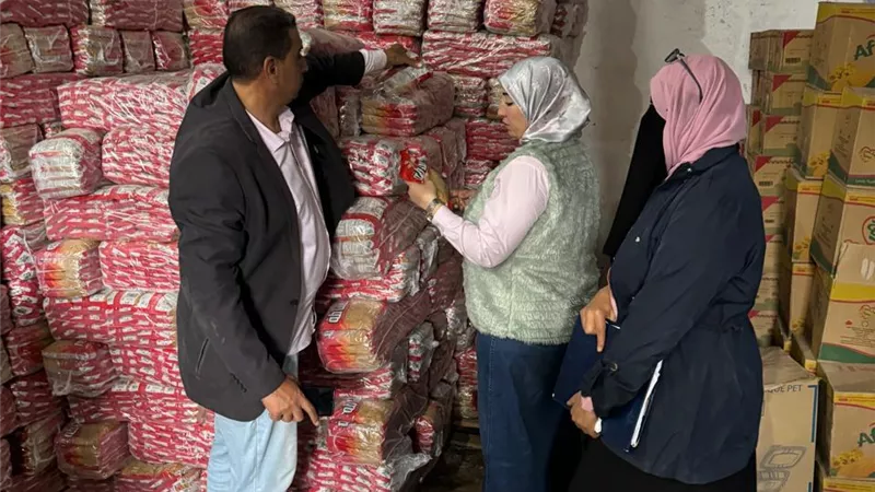 ضبط 4 طن أعلاف وأغذية متنوعة في حملة تموينية بالدقهلية