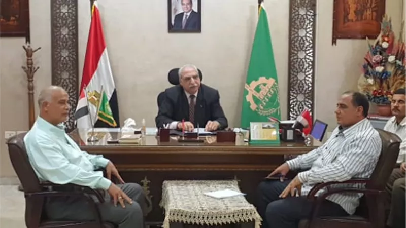 مصطفى عبده يناقش عددا من الموضوعات الخاصة بانتظام التعليم بالقليوبية