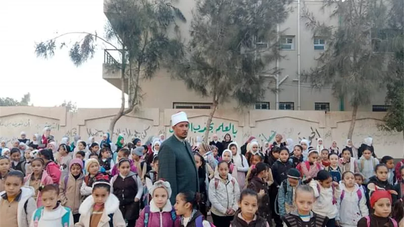 وكيل كفر الشيخ الازهرية يفاجئ المعاهد للإطمئنان على سير الدراسه
