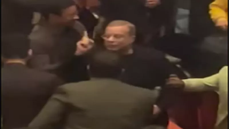 سر انفعال شريف منير فى عرض 