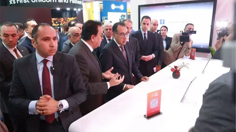 بحضور 