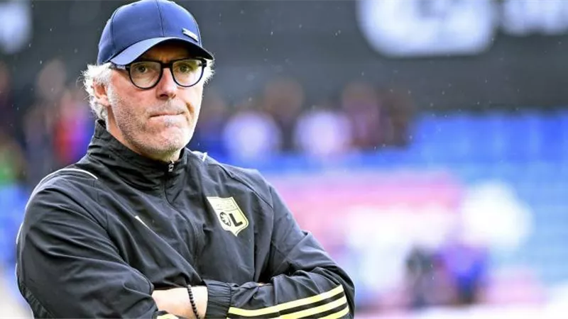 سر غياب لوران بلان عن قيادة تدريبات الاتحاد السعودى