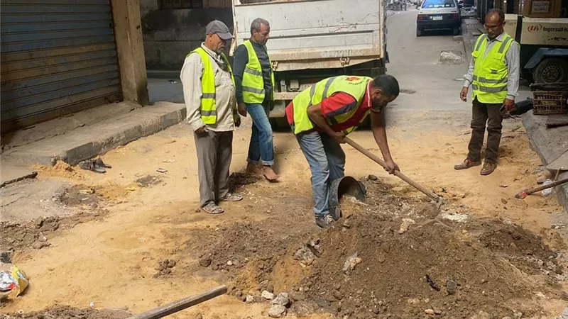 انتهاء إصلاح كسر ماسورة مياه بوسط الاسكندرية