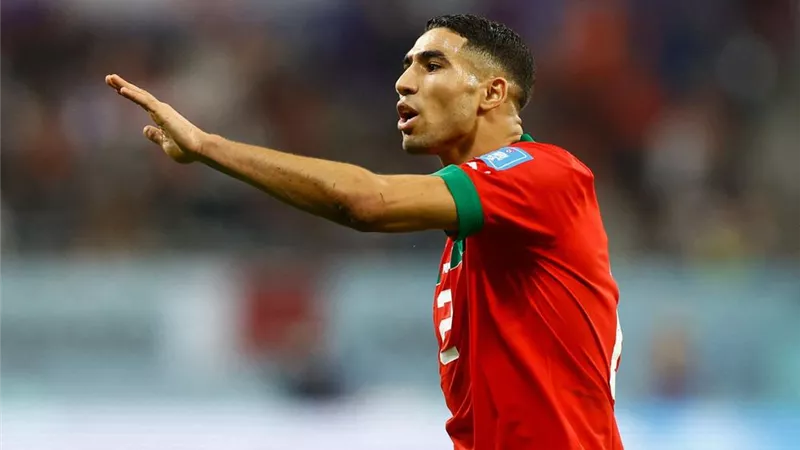 الركراكي يكشف سبب مغادرة أشرف حكيمي معسكر منتخب المغرب