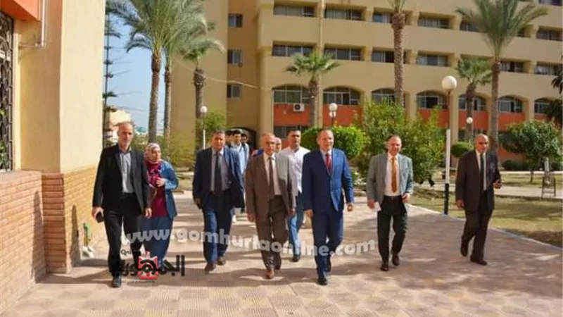 رئيس جامعة دمياط يتفقد منشآت كلية العلوم استعدادا للإعتماد الدولي