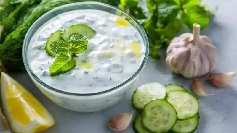 مذاق مختلف..سلطة الزبادى بالخيار والشبت