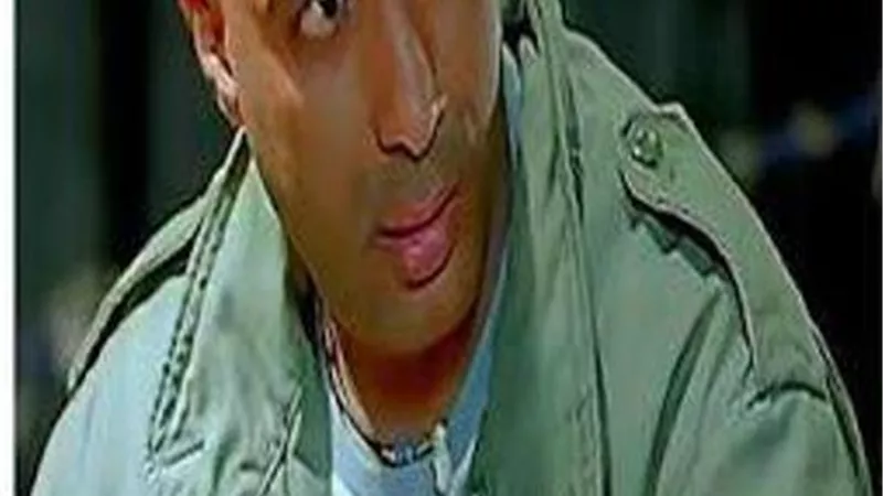 أعرف تاريخ الراحل أحمد زكى من لحظة خروجه من الزقازيق لقمة المجد
