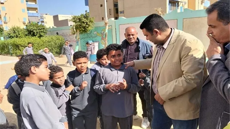 نائب محافظ السويس يتفقد مدارس عتاقة