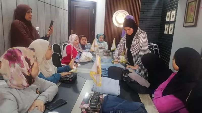حياكة الملابس تدريب بحزب الشعب الجمهوري ببني سويف