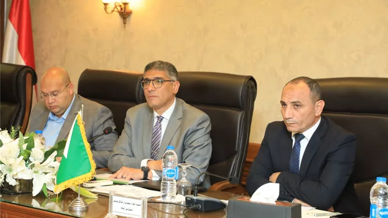 محافظ الجيزة يتابع ملفات التقنين والخطة الإستثمارية والمتغيرات