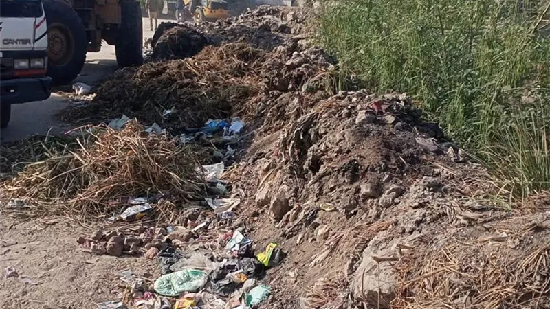 محافظ أسيوط يؤكد: إستمرار رفع نواتج تطهير الترع والمصارف بالبداري