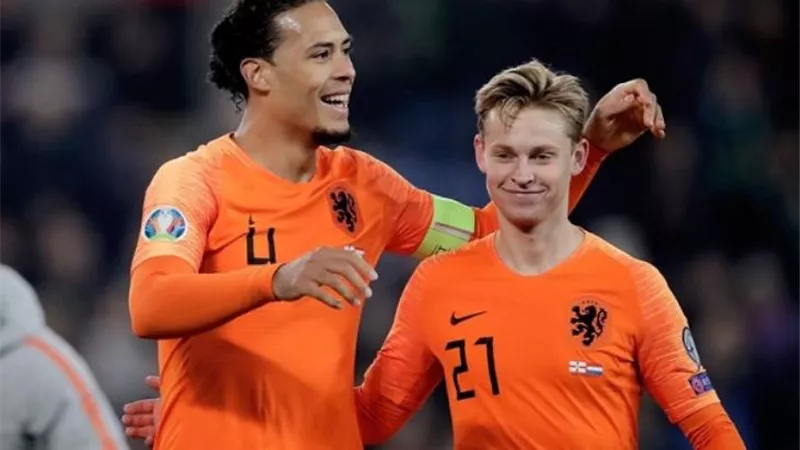 استبعاد فان دايك ودي يونج من قائمة منتخب هولندا