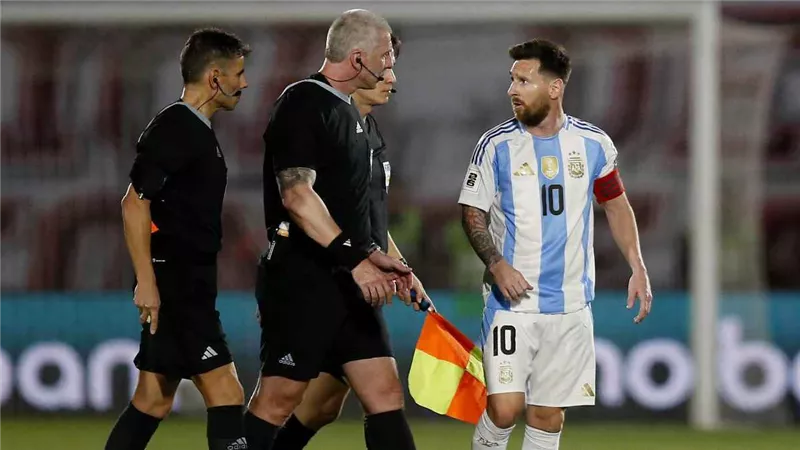 ميسي مهدد بالإيقاف من الفيفا