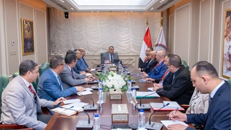 وزير الإنتاج الحربي يستقبل وفد شركة 