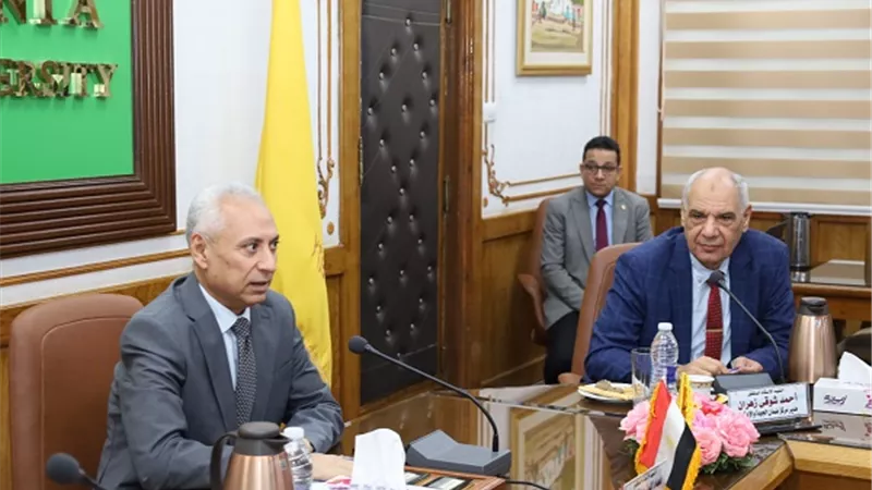 رئيس جامعة المنيا يستقبل وفد الهيئة القومية لضمان جودة التعليم