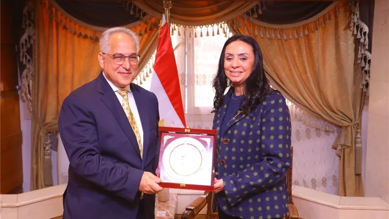 وزيرة التضامن ورئيس اللجنة البارالمبية يبحثان التعاون المشترك