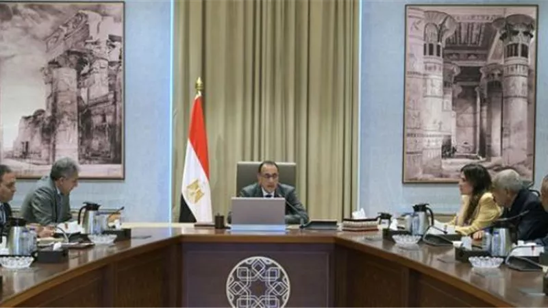 رئيس الوزراء يبحث جهود النهوض بقطاع السياحة وآليات التطوير