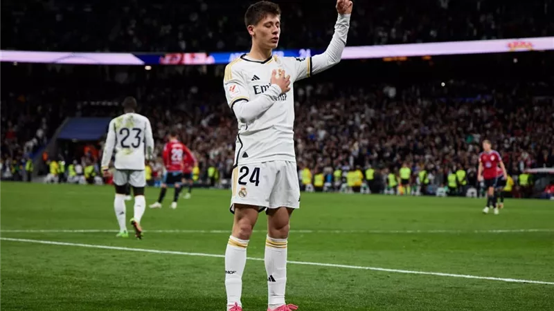 مدرب تركيا السابق: جولر ليس سعيدا في ريال مدريد