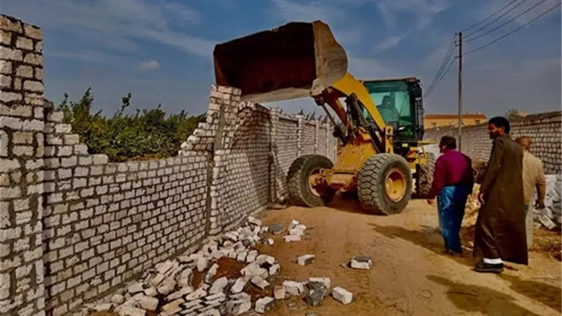إزالة لـ ٢٦ حالة تعدٍّ علي املاك الدولة بالتل الكبير