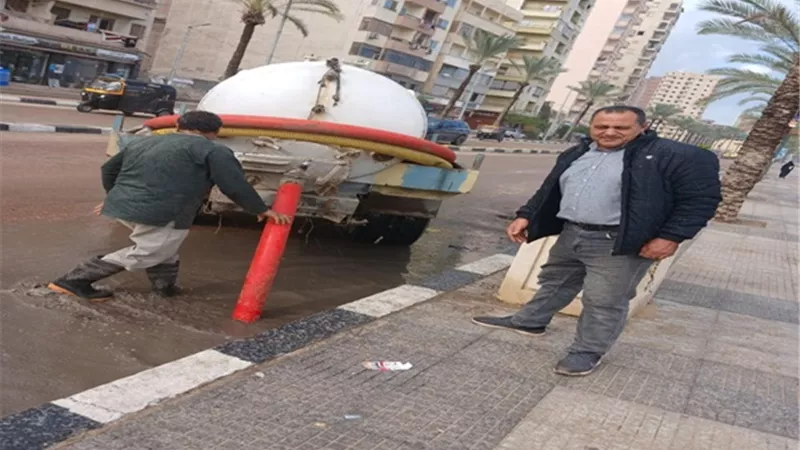 محافظ البحيرة تتابع إزالة آثار الأمطار وتؤكد على الجاهزية التامة