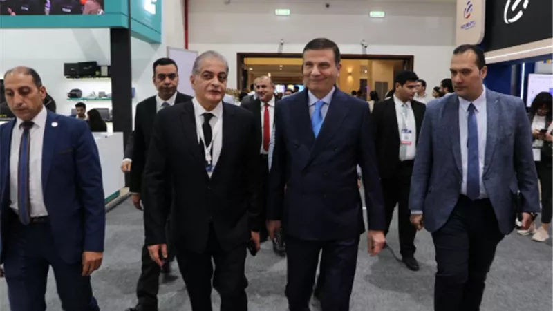 وزير الزراعة يتفقد أجنحة المعرض الدولي للتكنولوجيا للشرق الأوسط