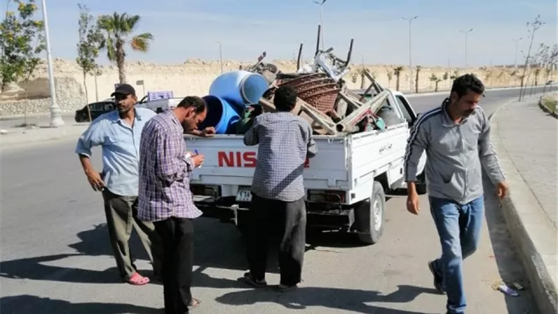 سعد: جهاز ١٥مايو يشن حملة على الاشغالات وضبط السيارات المخالفة.. صور