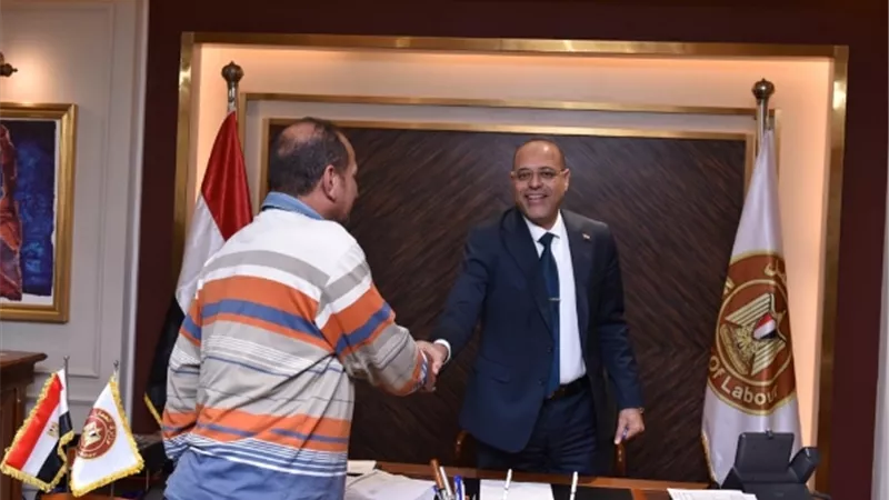 لتعامله غير اللائق مع مواطن.. جبران يحيل موظفا بالقاهرة للتحقيق