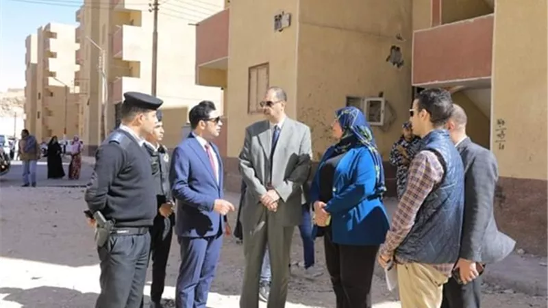 سراج.. يتفقد حي الكوثر ويتابع مستوى الخدمات المقدمة للمواطنين