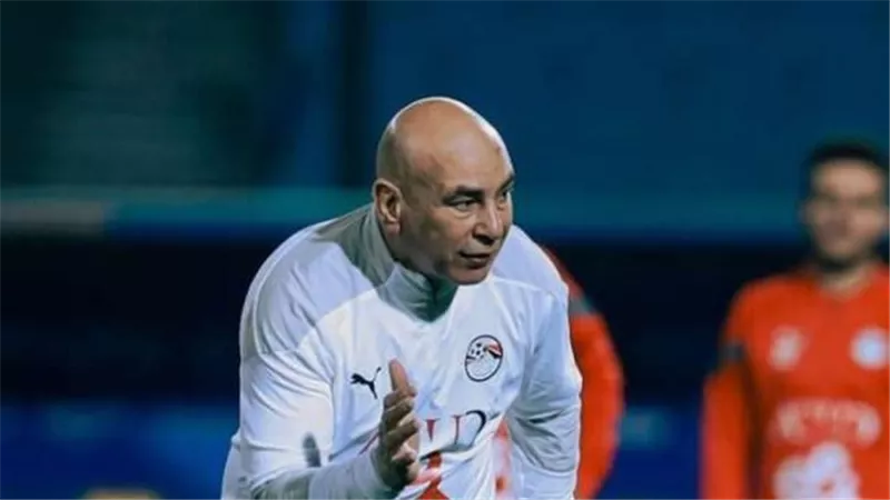 محاضرة للاعبي المنتخب من حسام حسن قبل مواجهة بتسوانا غدا