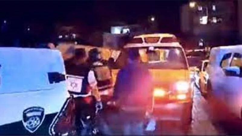 سقوط صاروخ قرب مجمع تجاري في تل أبيب واشتعال النيران في المكان