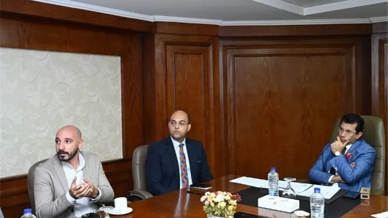 وزير الرياضة يبحث تنفيذ مشروع 
