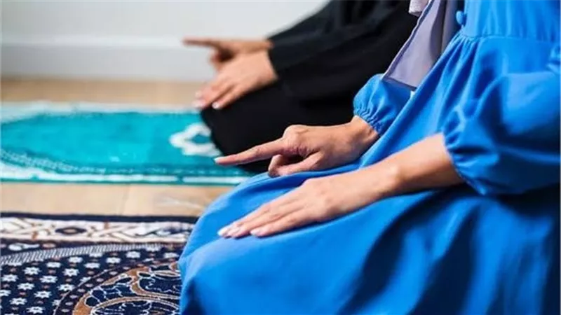 لرفع معنوياتها جعلت زوجتي إمامًا لى ولأولادي..فهل تصح الصلاة؟