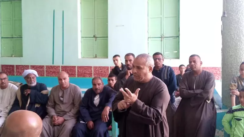رئيس مدينة الزينية يناقش سير أعمال مشروعات الخطة الإستثمارية