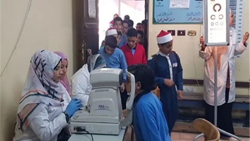 علاج 345 حالة بقافلة جامعة بنها لأمراض العيون بمعهد الخصوص الأزهري