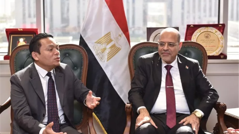 وزير العمل يبحث سبل تعزيز التعاون مع سفير ماليزيا بالقاهرة