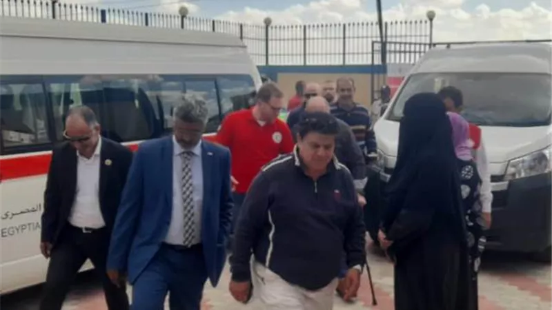 الصحة ووفد من اليونيسيف في متابعة للقافلة الطبية بقرية الظهير