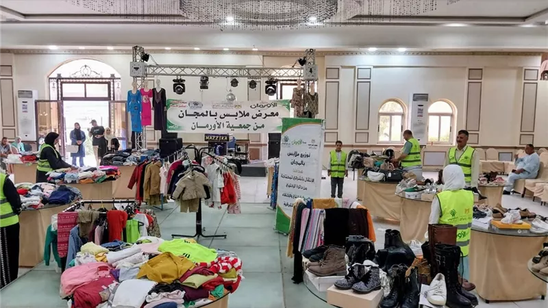 معرض مجانى لتوزيع الملابس الجديدة في (3) قرى بصان الحجر