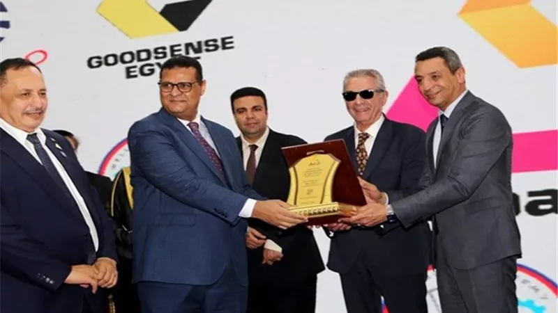 الشاذلي يفتتح خط انتاج بمصنع الشركة المصرية الصينيةجودسينس إيجيبت